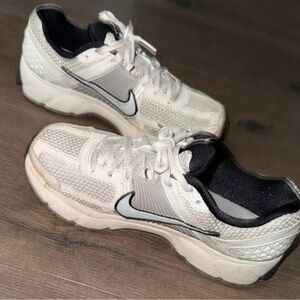 Nike Women's White and Black Sneakers